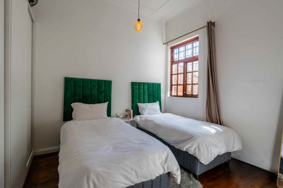 2 Bedroom Property for Sale in Sea Point Western Cape